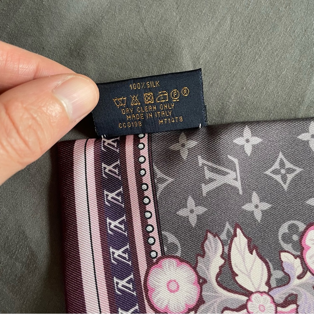Louis Vuitton Silk Louis A Paris Bandeau Scarf in Rose - Picture 5 of 8